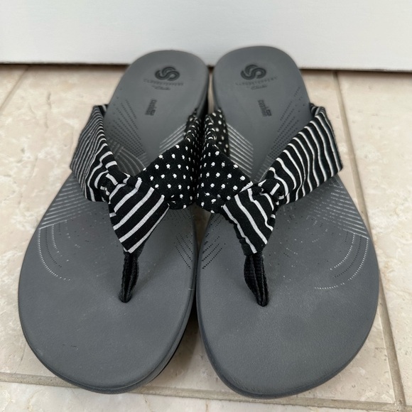 Clarks Cloudsteppers Womens 10 Black Stripe Polka Dot Comfort Thong Sandals - Picture 1 of 6